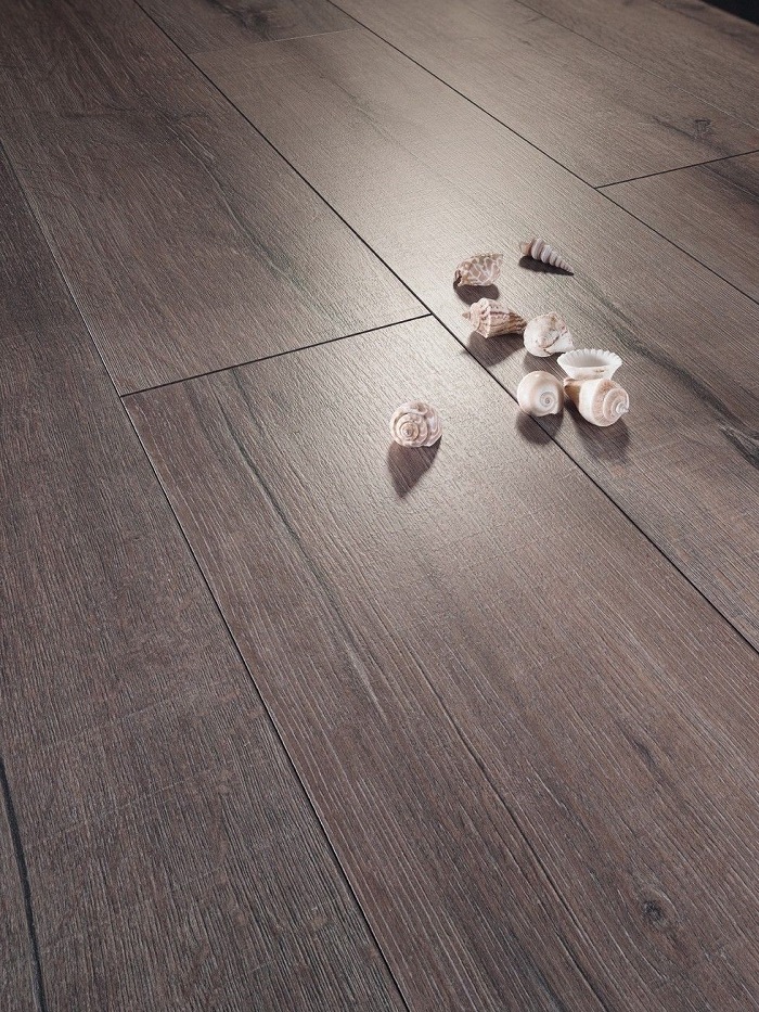 Sàn gỗ Thụy Sĩ Kronoswiss được cấu tạo bởi lớp phim tạo màu và vân gỗ tinh tế